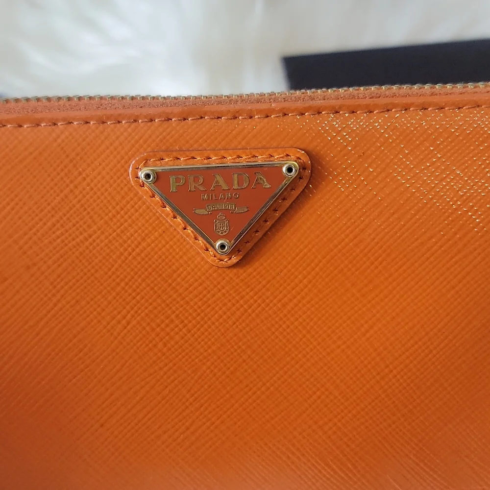 PRADA - Picture 9 of 17